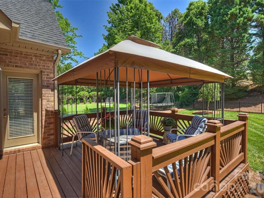 18400 Dembridge Drive, Davidson, NC 28036.  MLS# CAR4390979, YatesRealty ID 29266. 