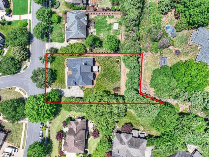 18400 Dembridge Drive, Davidson, NC 28036.  MLS# CAR4390979, YatesRealty ID 29266. 