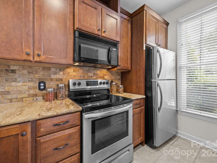 845 Park Slope Drive, Charlotte, NC 28209.  MLS# CAR4287572, YatesRealty ID 29266. 