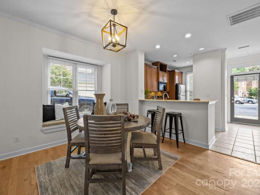 845 Park Slope Drive, Charlotte, NC 28209.  MLS# CAR4287572, YatesRealty ID 29266. 