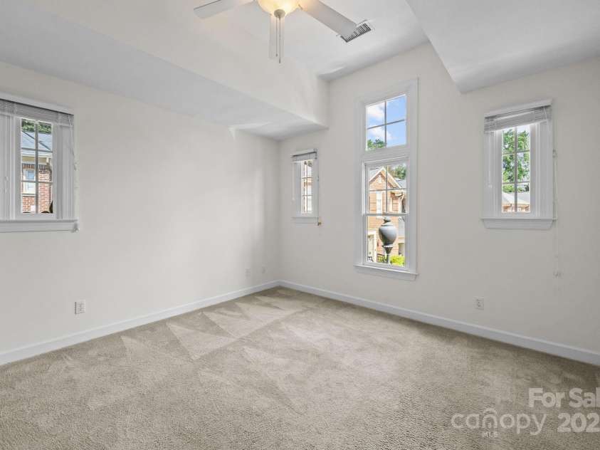 845 Park Slope Drive, Charlotte, NC 28209.  MLS# CAR4287572, YatesRealty ID 29266. 
