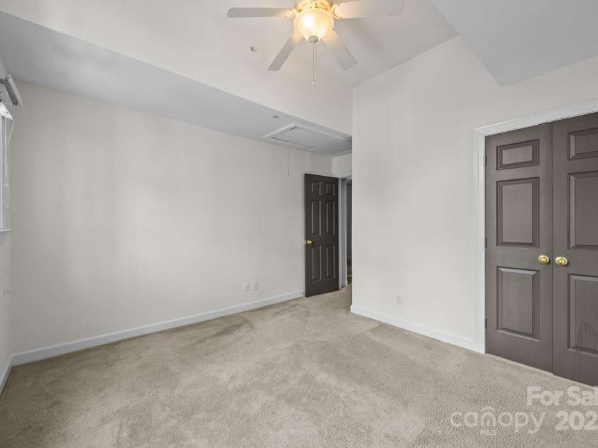 845 Park Slope Drive, Charlotte, NC 28209.  MLS# CAR4287572, YatesRealty ID 29266. 