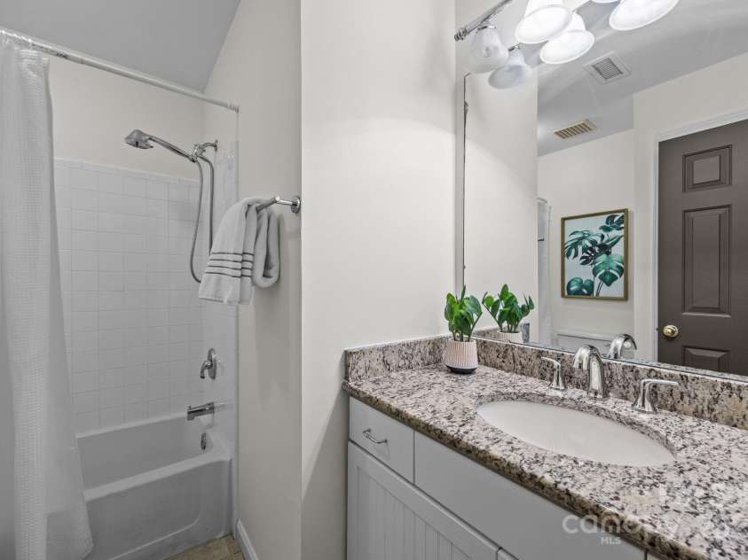 845 Park Slope Drive, Charlotte, NC 28209.  MLS# CAR4287572, YatesRealty ID 29266. 