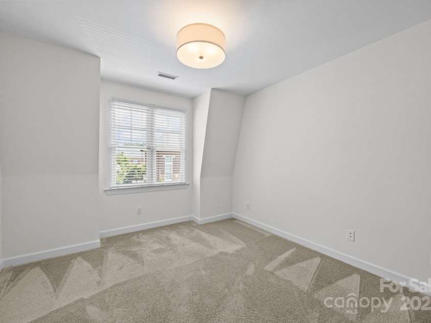 845 Park Slope Drive, Charlotte, NC 28209.  MLS# CAR4287572, YatesRealty ID 29266. 