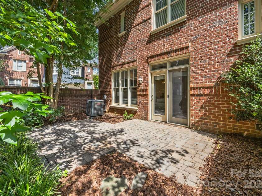 845 Park Slope Drive, Charlotte, NC 28209.  MLS# CAR4287572, YatesRealty ID 29266. 