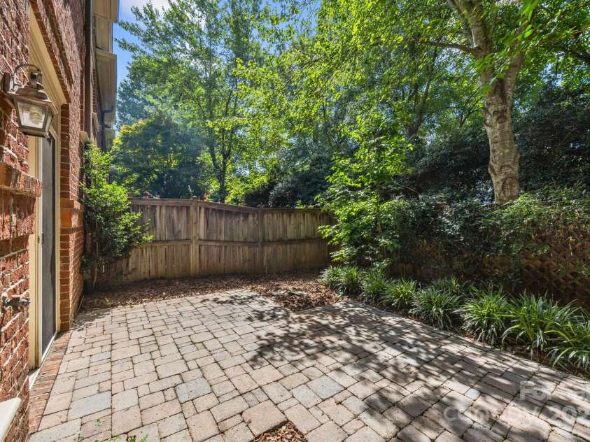 845 Park Slope Drive, Charlotte, NC 28209.  MLS# CAR4287572, YatesRealty ID 29266. 