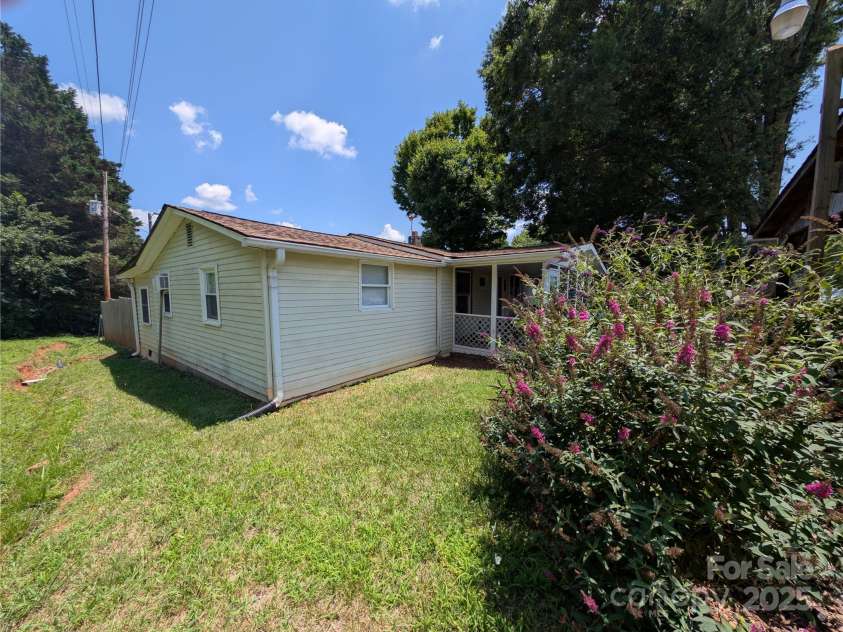 4668 US 601 Highway, Mocksville, NC 27028.  MLS# CAR4287573, YatesRealty ID 29267. 