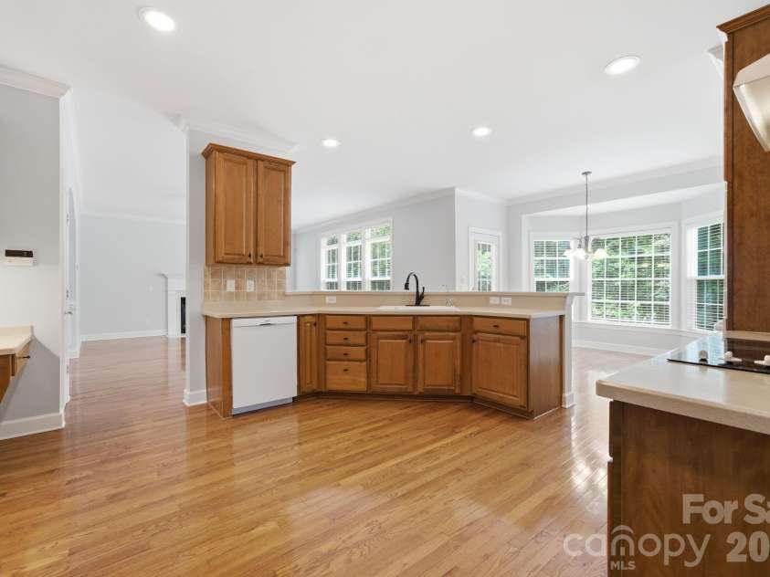 8719 Beaminster Place, Waxhaw, NC 28173.  MLS# CAR4390694, YatesRealty ID 29267. Kitchen