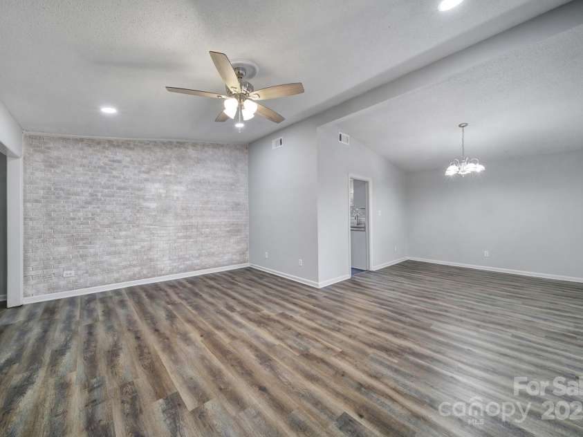 6513 old post Road, Charlotte, NC 28212.  MLS# CAR4320928, YatesRealty ID 2927. 