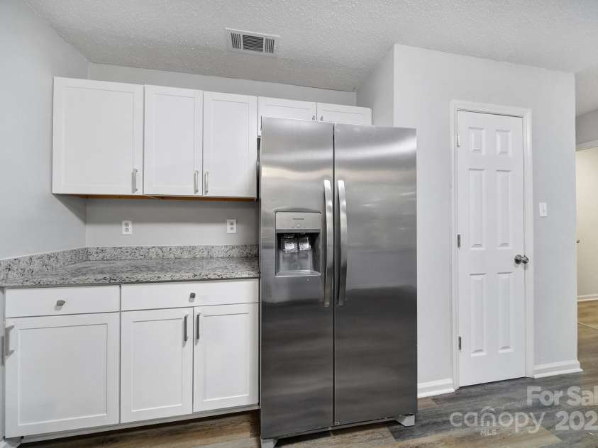 6513 old post Road, Charlotte, NC 28212.  MLS# CAR4320928, YatesRealty ID 2927. 