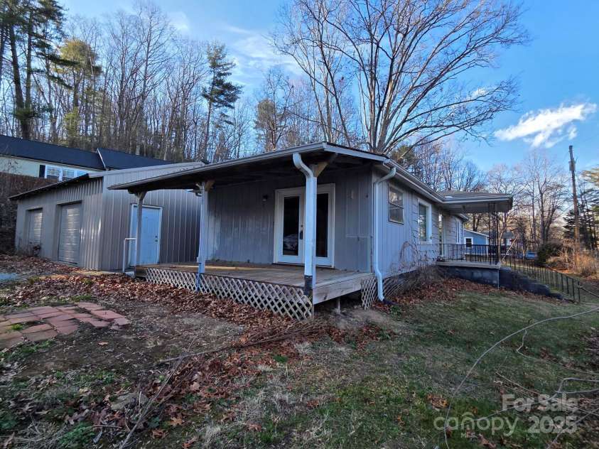 709 Wickins Drive, Hendersonville, NC 28791.  MLS# CAR4333520, YatesRealty ID 2927. 