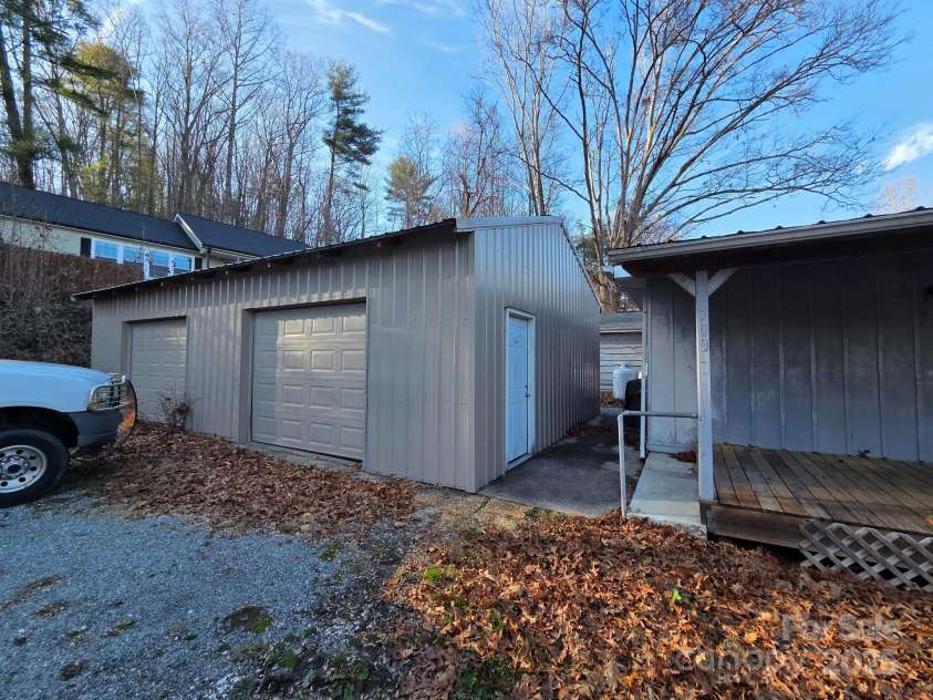 709 Wickins Drive, Hendersonville, NC 28791.  MLS# CAR4333520, YatesRealty ID 2927. 