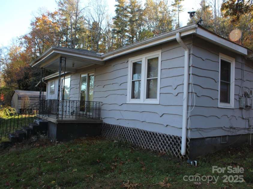 709 Wickins Drive, Hendersonville, NC 28791.  MLS# CAR4333520, YatesRealty ID 2927. Front