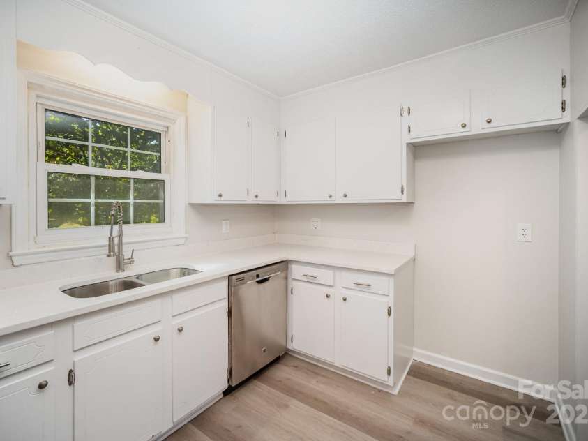 1711 Perry Street, Gastonia, NC 28054.  MLS# CAR4285836, YatesRealty ID 29270. 