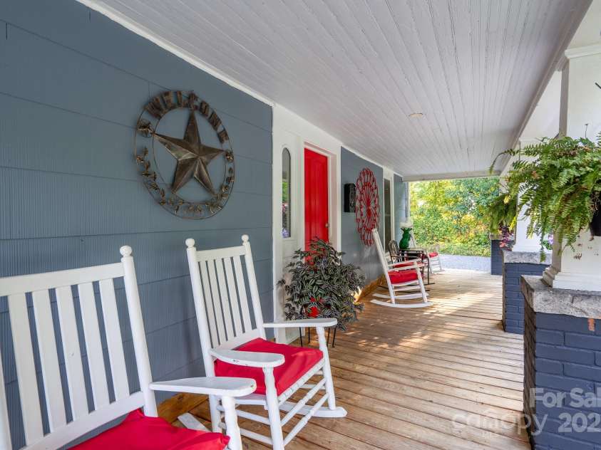 808 Yadkin Avenue, Spencer, NC 28159.  MLS# CAR4287414, YatesRealty ID 29271. Front Porch 