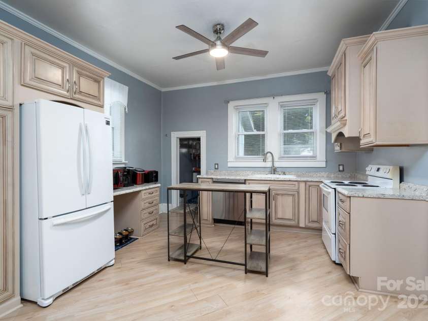 808 Yadkin Avenue, Spencer, NC 28159.  MLS# CAR4287414, YatesRealty ID 29271. Kitchen