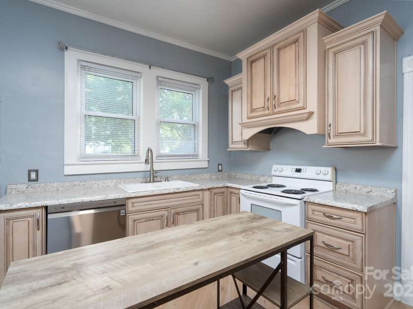 808 Yadkin Avenue, Spencer, NC 28159.  MLS# CAR4287414, YatesRealty ID 29271. Kitchen