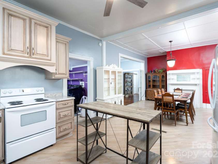 808 Yadkin Avenue, Spencer, NC 28159.  MLS# CAR4287414, YatesRealty ID 29271. Kitchen