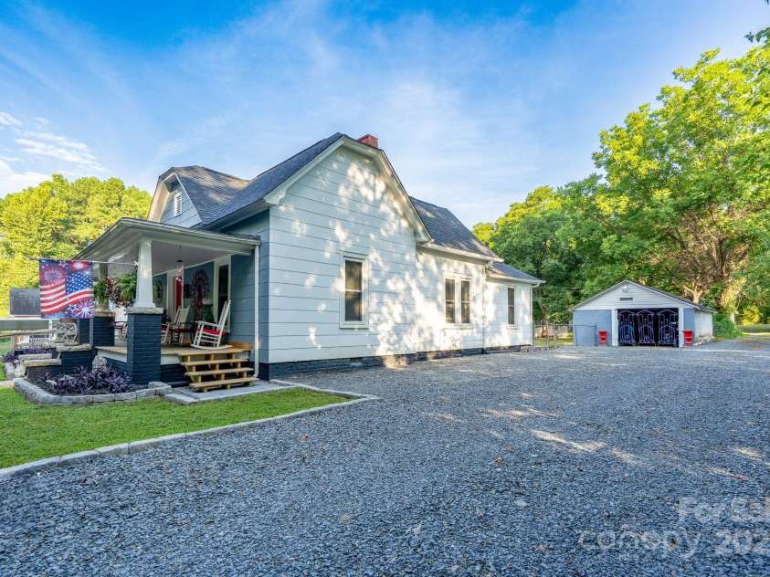 808 Yadkin Avenue, Spencer, NC 28159.  MLS# CAR4287414, YatesRealty ID 29271. Side View 