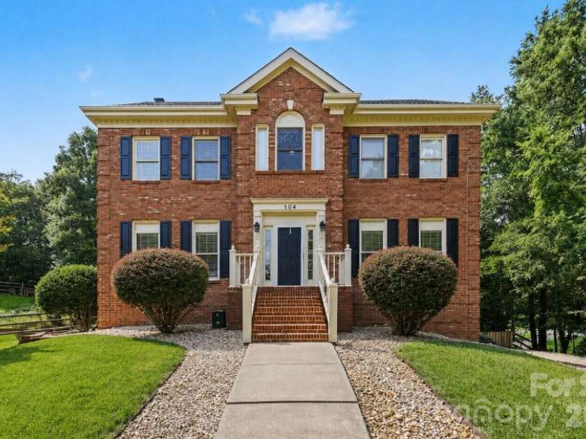 104 Southern Cross Lane, Matthews, NC 28105.  MLS# CAR4391512, YatesRealty ID 29272. 
