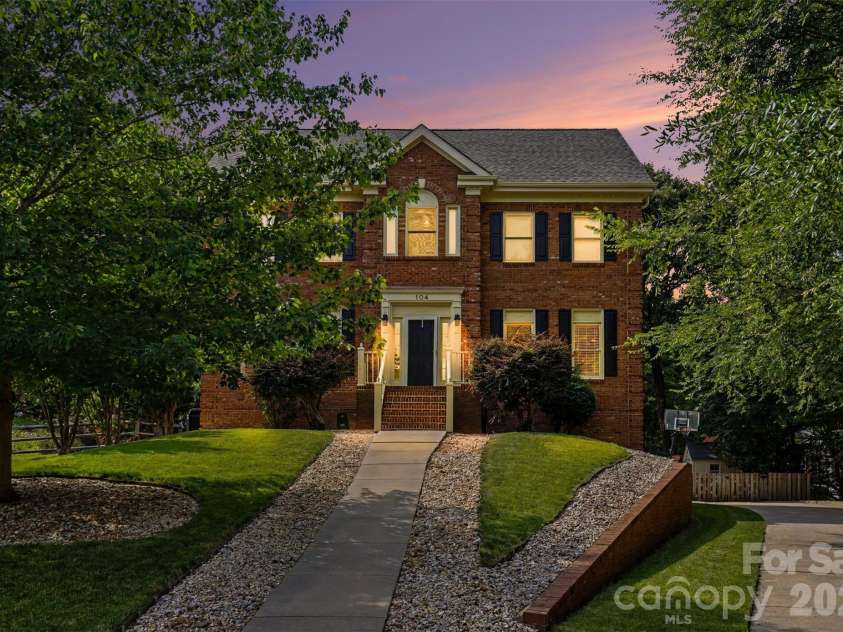 104 Southern Cross Lane, Matthews, NC 28105.  MLS# CAR4391512, YatesRealty ID 29272. 