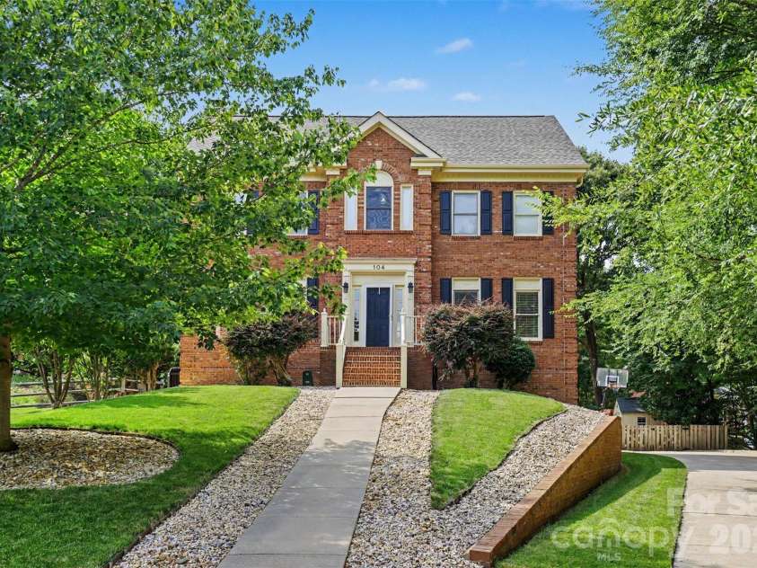 104 Southern Cross Lane, Matthews, NC 28105.  MLS# CAR4391512, YatesRealty ID 29272. 