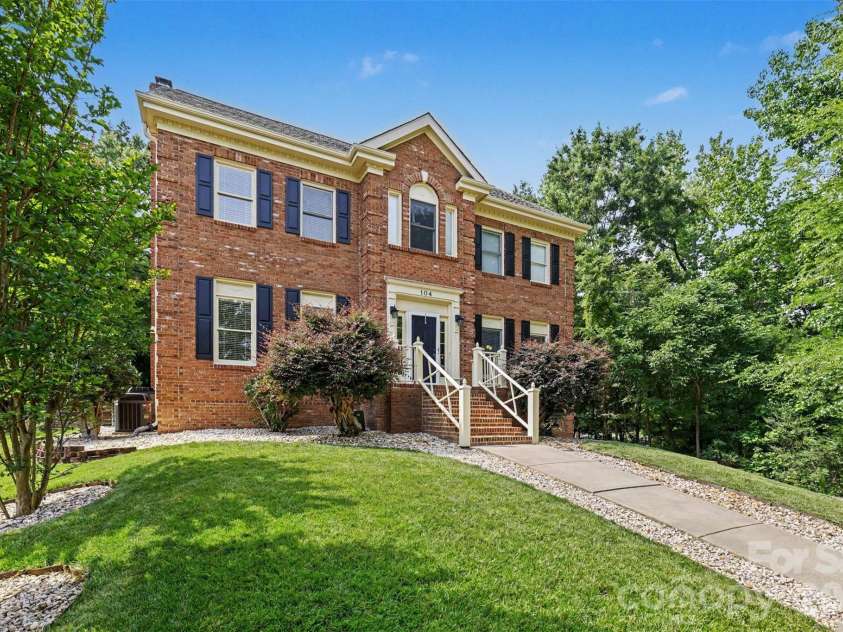 104 Southern Cross Lane, Matthews, NC 28105.  MLS# CAR4391512, YatesRealty ID 29272. 