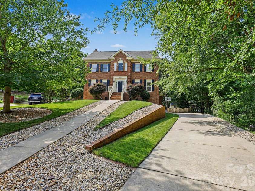 104 Southern Cross Lane, Matthews, NC 28105.  MLS# CAR4391512, YatesRealty ID 29272. 