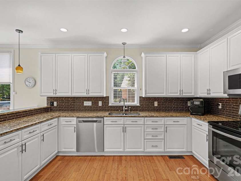 104 Southern Cross Lane, Matthews, NC 28105.  MLS# CAR4391512, YatesRealty ID 29272. 
