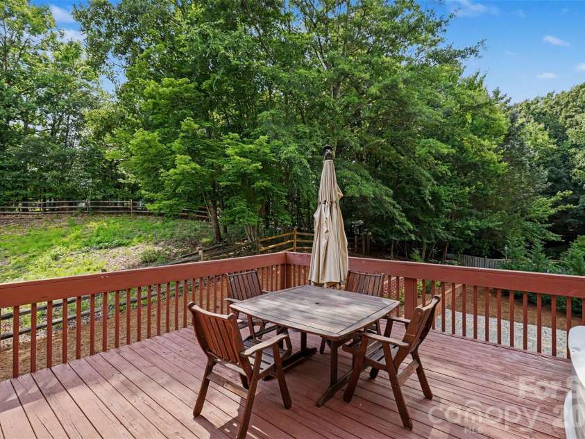 104 Southern Cross Lane, Matthews, NC 28105.  MLS# CAR4391512, YatesRealty ID 29272. 