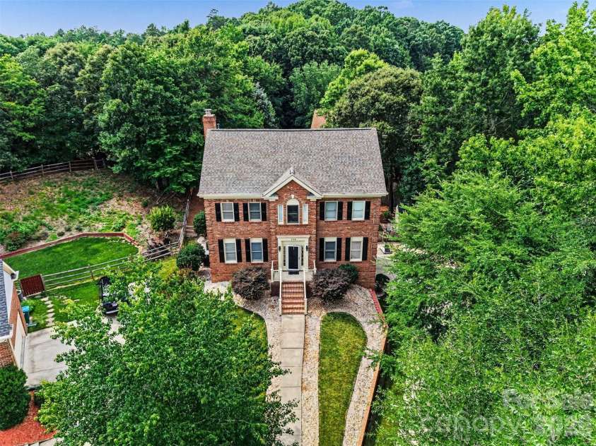 104 Southern Cross Lane, Matthews, NC 28105.  MLS# CAR4391512, YatesRealty ID 29272. 