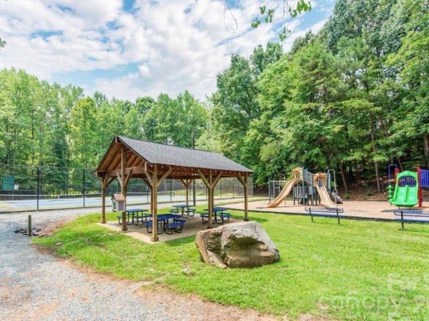 104 Southern Cross Lane, Matthews, NC 28105.  MLS# CAR4391512, YatesRealty ID 29272. 