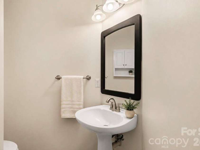 104 Southern Cross Lane, Matthews, NC 28105.  MLS# CAR4391512, YatesRealty ID 29272. 