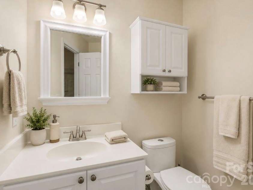 104 Southern Cross Lane, Matthews, NC 28105.  MLS# CAR4391512, YatesRealty ID 29272. 