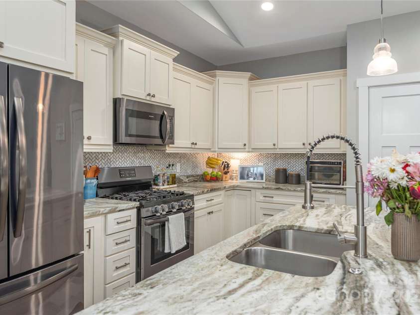 348 Olivet Lane, Fletcher, NC 28732.  MLS# CAR4287299, YatesRealty ID 29273. Love that granite!