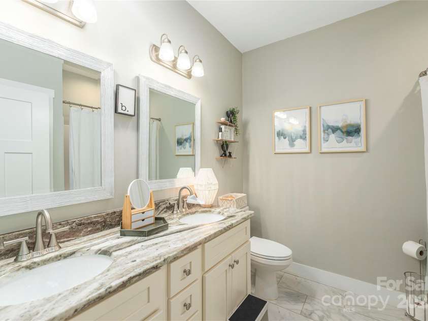 348 Olivet Lane, Fletcher, NC 28732.  MLS# CAR4287299, YatesRealty ID 29273. Main hall full bath