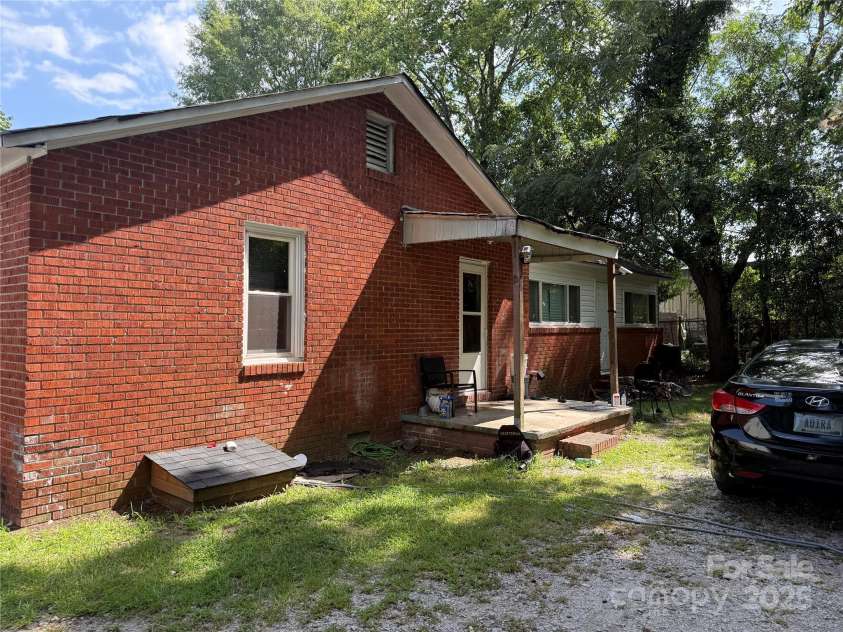 74 Victory Drive, Cheraw, SC 29520.  MLS# CAR4287672, YatesRealty ID 29274. 