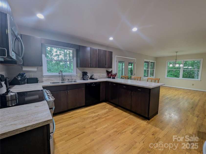 2 Pleasant Hill Drive, Franklin, NC 28734.  MLS# CAR4287467, YatesRealty ID 29276. 