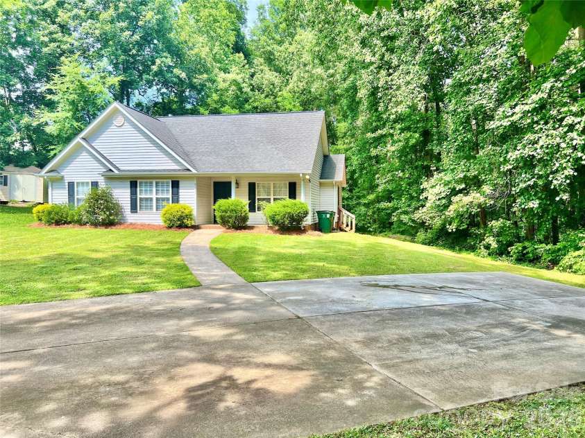 6331 Nature Walk Drive, Charlotte, NC 28212.  MLS# CAR4388578, YatesRealty ID 29276. 