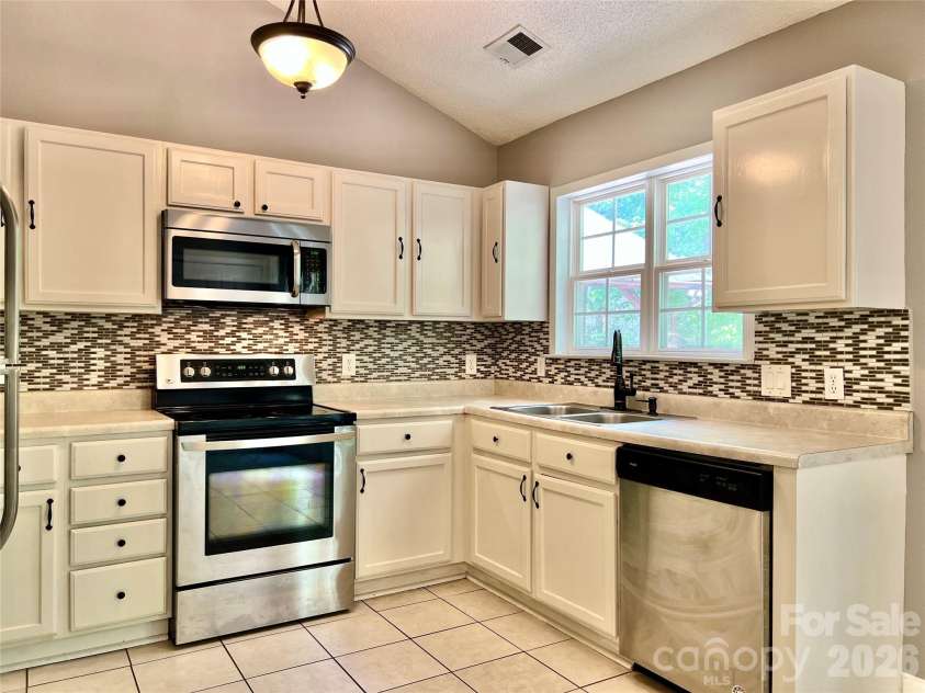 6331 Nature Walk Drive, Charlotte, NC 28212.  MLS# CAR4388578, YatesRealty ID 29276. 