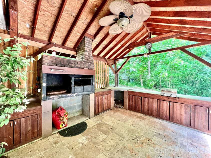 6331 Nature Walk Drive, Charlotte, NC 28212.  MLS# CAR4388578, YatesRealty ID 29276. 