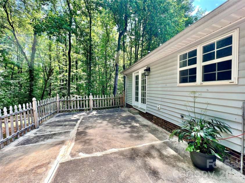 6331 Nature Walk Drive, Charlotte, NC 28212.  MLS# CAR4388578, YatesRealty ID 29276. 