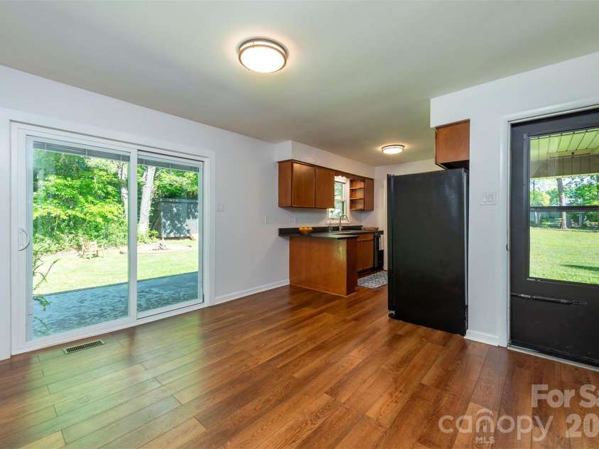 34 Goldmont Street, Black Mountain, NC 28711.  MLS# CAR4380870, YatesRealty ID 29277. 
