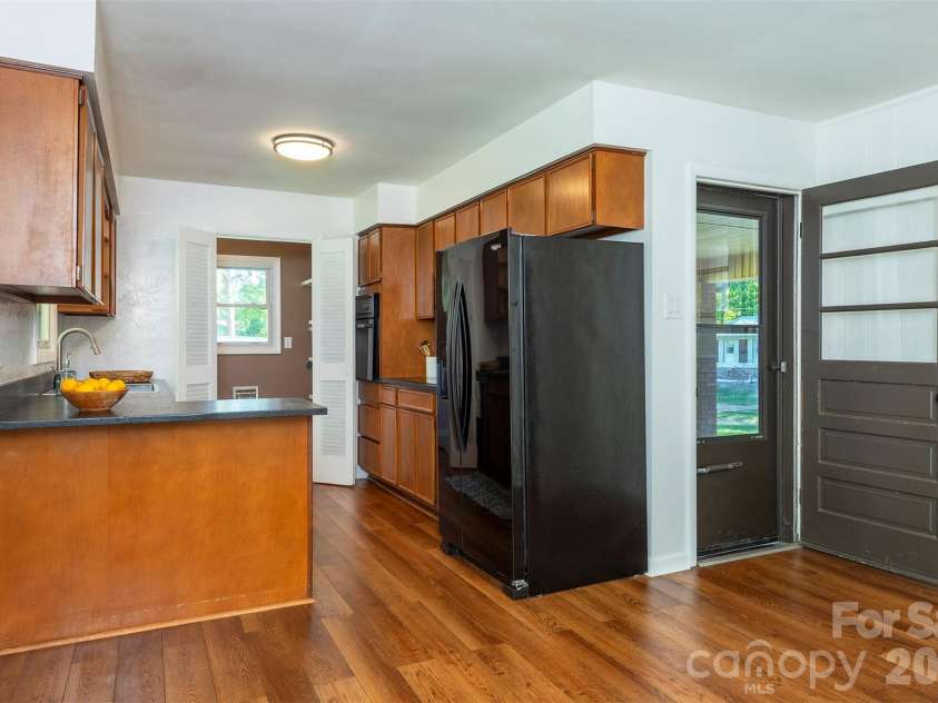 34 Goldmont Street, Black Mountain, NC 28711.  MLS# CAR4380870, YatesRealty ID 29277. 