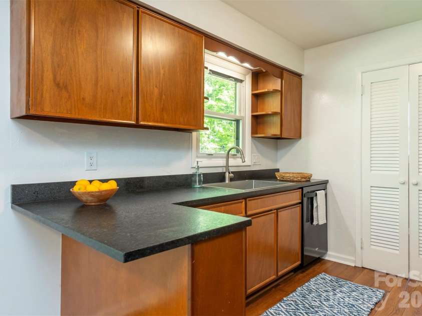 34 Goldmont Street, Black Mountain, NC 28711.  MLS# CAR4380870, YatesRealty ID 29277. 