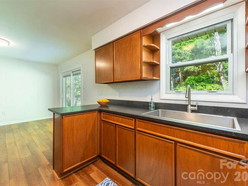 34 Goldmont Street, Black Mountain, NC 28711.  MLS# CAR4380870, YatesRealty ID 29277. 