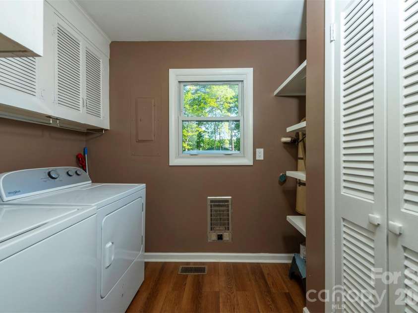 34 Goldmont Street, Black Mountain, NC 28711.  MLS# CAR4380870, YatesRealty ID 29277. 
