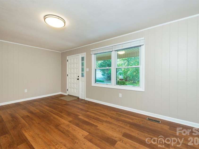 34 Goldmont Street, Black Mountain, NC 28711.  MLS# CAR4380870, YatesRealty ID 29277. 