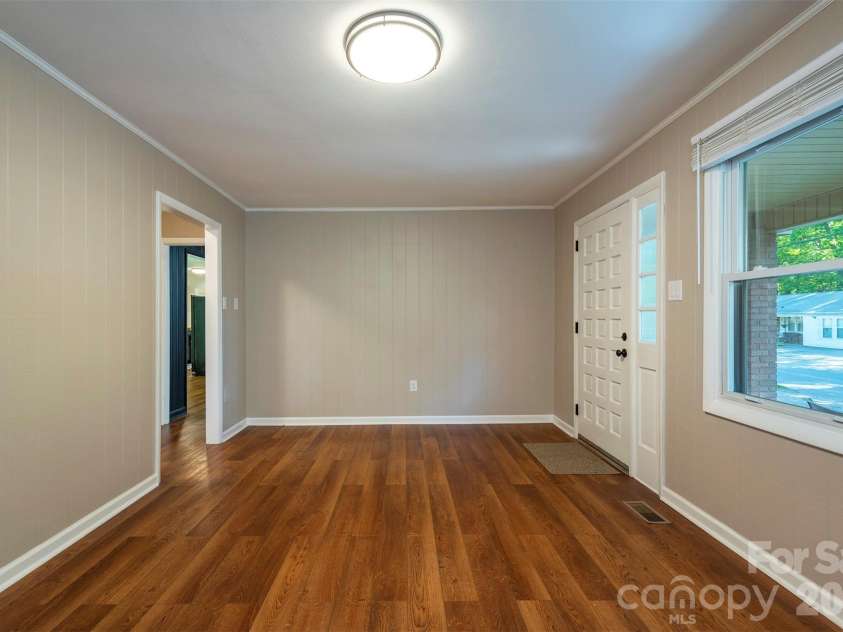 34 Goldmont Street, Black Mountain, NC 28711.  MLS# CAR4380870, YatesRealty ID 29277. 