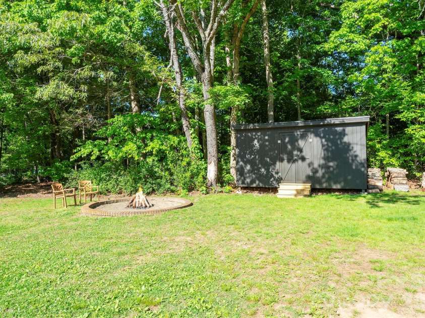 34 Goldmont Street, Black Mountain, NC 28711.  MLS# CAR4380870, YatesRealty ID 29277. 